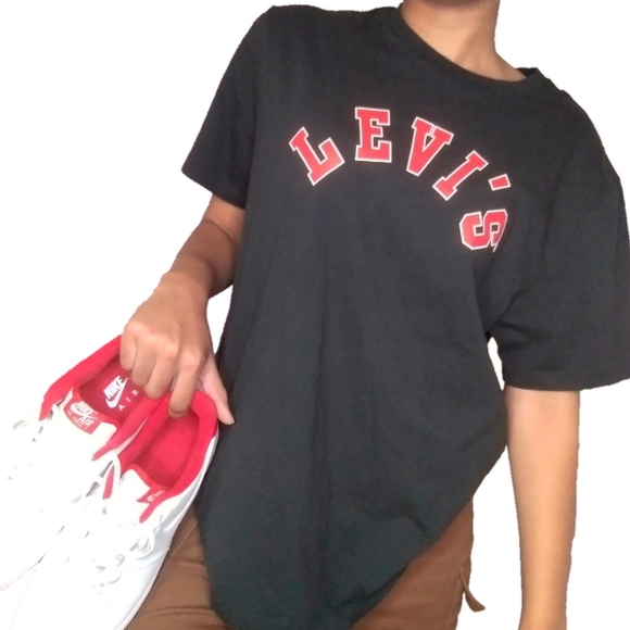 Levi black and red short sleeve L baggy fitting brand tee - Picture 1 of 3